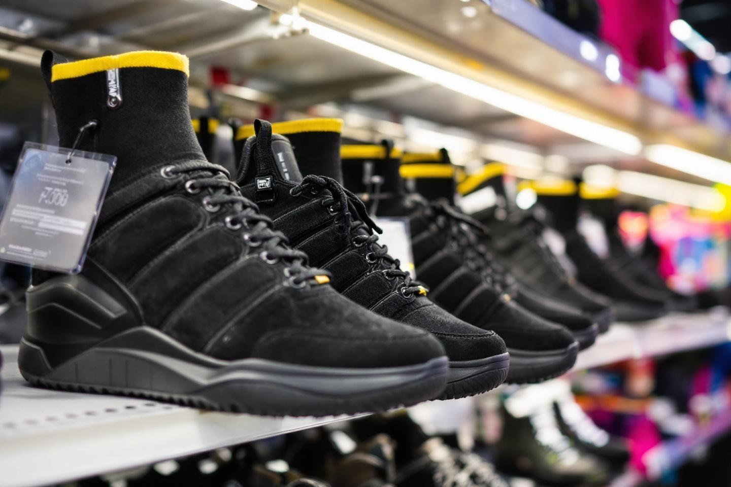 Chaussures à talonnettes invisibles : guide complet pour gagner en hauteur discrètement