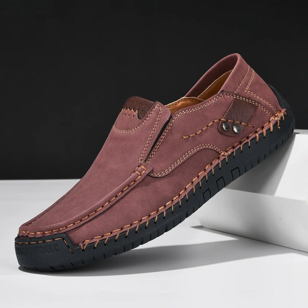 Comfortable men's shoes for wide feet
