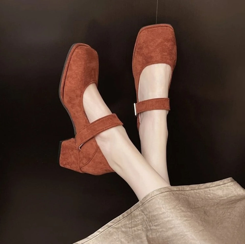 Women's platform pumps